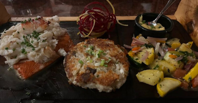This Washington Restaurant Serves Dungeness Crab Cakes With Serious Come-Back-Tomorrow Energy
