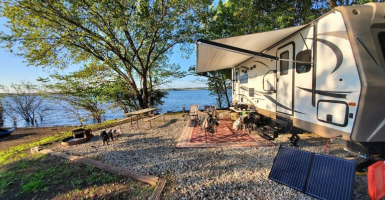 You Will Not Believe How Empty This Kansas Lake Beach Can Be On A Perfect Day