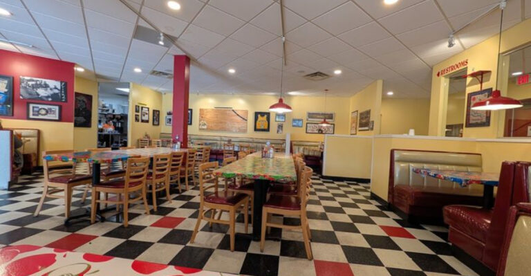 14 Unexpected Kansas Food Spots That Turn Accidental Stops Into Unforgettable Meals