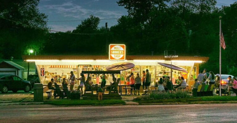 These 12 Iowa Walk-Up Windows Make Dessert The Best Part Of Summer