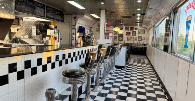 This Charming Retro Diner On A Kansas Prairie Is Worth The Drive