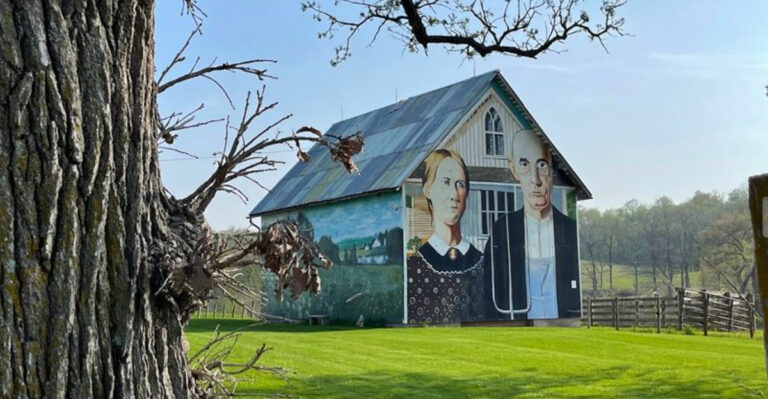 This Iowa Roadside Stop Makes Highway 30 Feel Like An Art Adventure