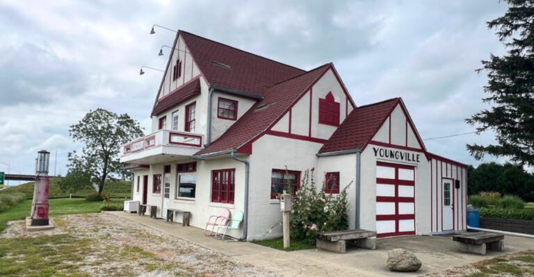 This Restored 1930s Iowa Filling Station Still Serves Lunch Along The Lincoln Highway