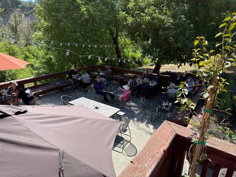 Here Are 8 Unassuming California Roadside Cafes Where Locals Actually Line Up For Breakfast