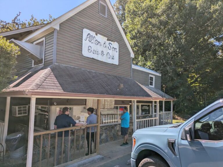 This Under-The-Radar North Carolina Meat-And-Three Piles Your Plate With Vegetables Grandma Would Approve Of