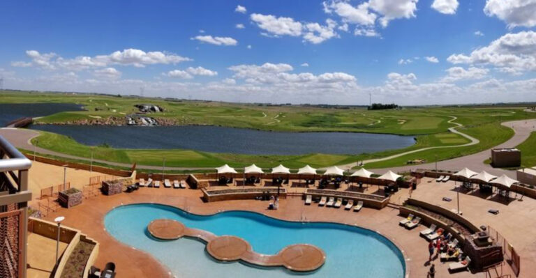 This Iowa Resort Feels Like A Grown-Up Spa Getaway With Pools, Hot Tubs, And Serious Relaxation