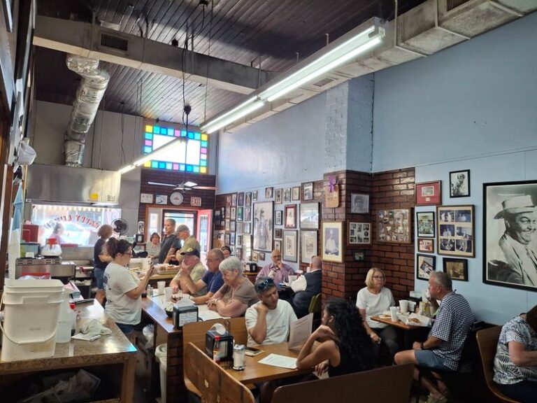 This Tiny North Carolina Drive-In Grills Burgers So Juicy Locals Line Up At Lunch