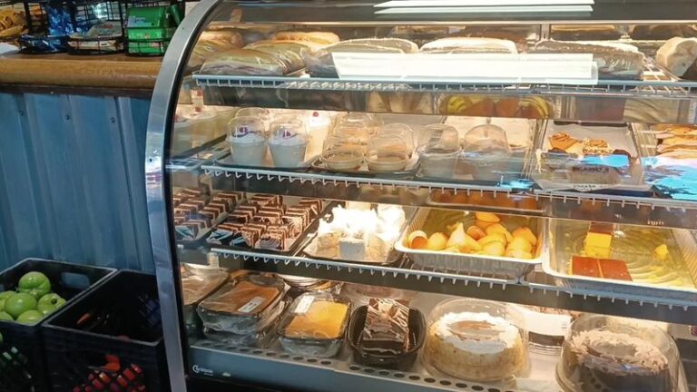 This Miami Springs Bakery Serves Warm Cuban Pastries and Coffee Every Morning