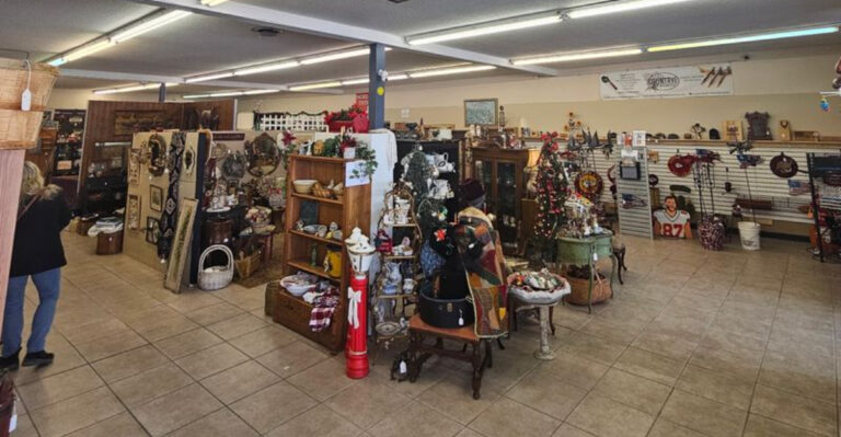 10 Giant Kansas Antique Markets That Most Tourists Never Notice