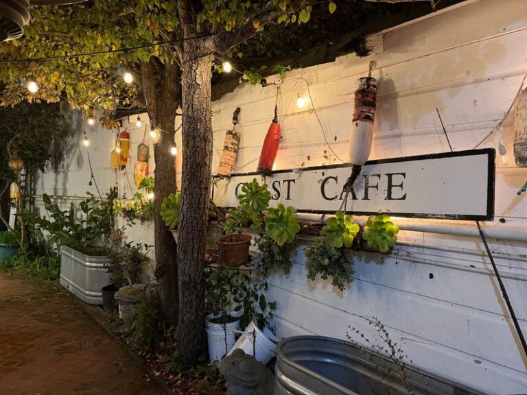 This Tiny California Sandwich Shop In Bolinas Presses Tri-Tip Onto Warm Rolls Every Afternoon