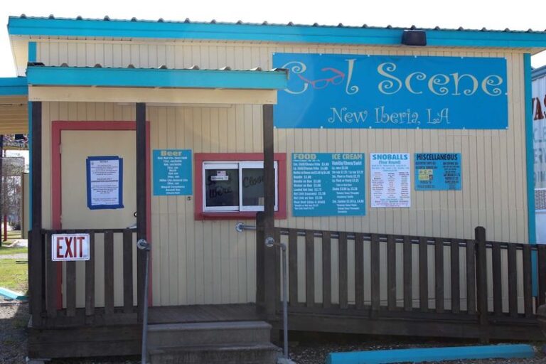 This Louisiana Walk-Up Stand Draws Lines For Its Chili-Cheese Dogs And Frozen Treats