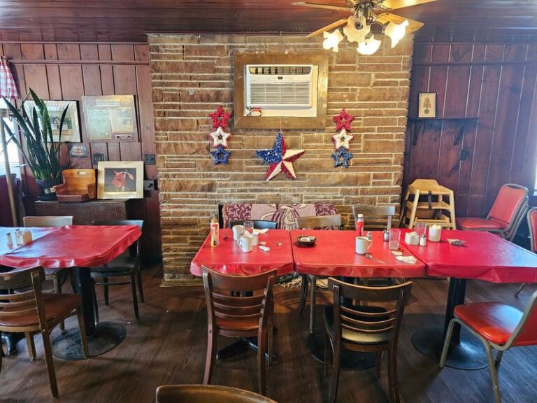 Feels Like Sunday Dinner at Grandma’s Inside This Cleveland-Area Family Kitchen in Parma Heights, Ohio