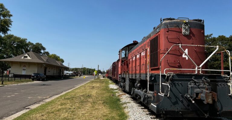 The Historic Kansas Train Ride That Shows Off Autumn Foliage Locals Try To Keep Secret