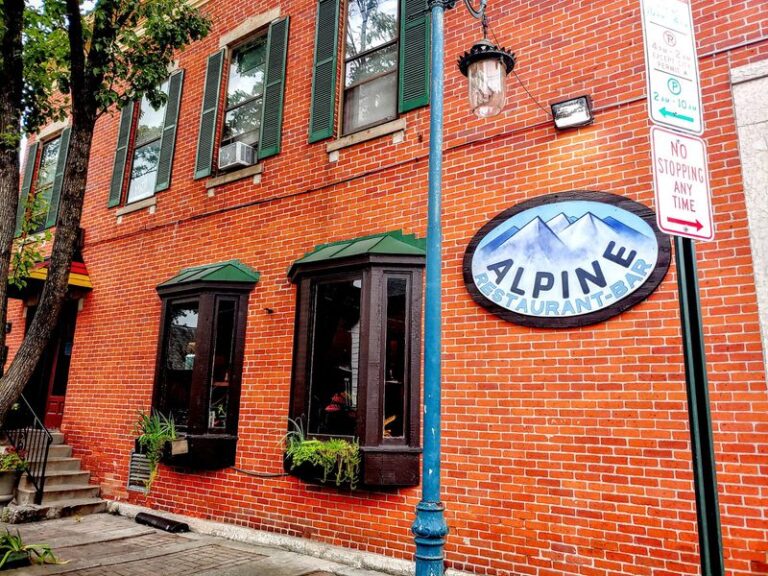 You’ll Order a Second Slice of Cream Cheese Pie at This Old Ohio Diner in Wapakoneta