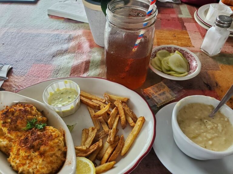 Order the Chicken Croquettes at This Pennsylvania Restaurant and They Arrive Golden Under Cream Gravy