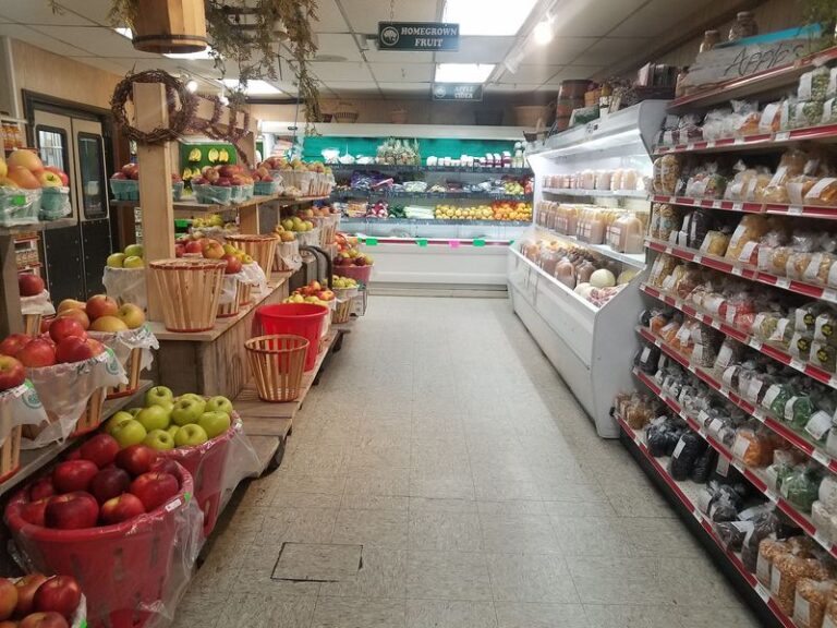 Pennsylvania Families Keep Driving Out to This Bird-in-Hand Orchard Market for Fresh Apples and Cider
