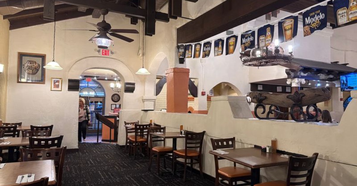 Don’t Leave This Albuquerque Institution Without A Plate Of Sopaipillas Dripping With Honey