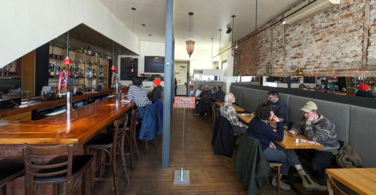 The Iowa Restaurant Locals Secretly Love And Would Rather Not Share With Visitors