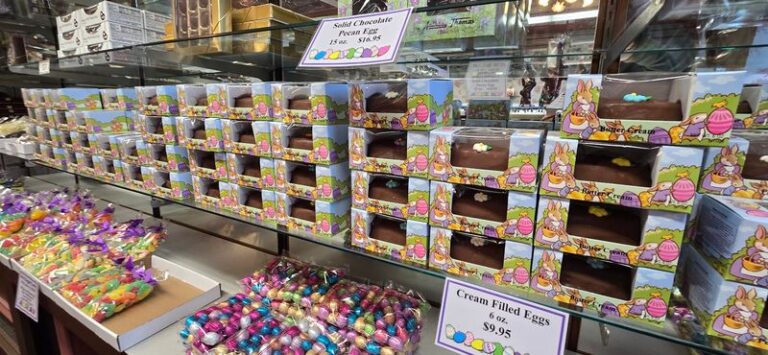 Locals Keep This Ohio Candy Kitchen’s Handmade Caramel Apples a Fall Secret Worth the Drive