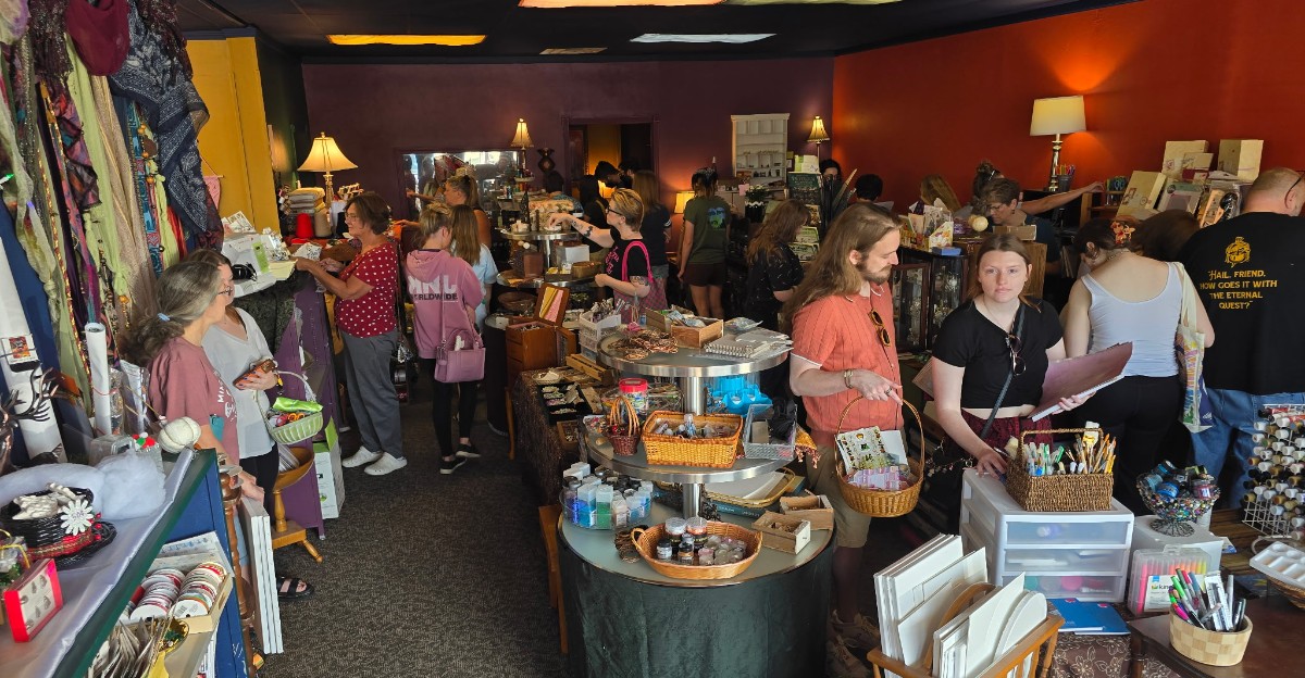 11 Kansas Arts-And-Crafts Thrift Stores Where Fabric Is Surprisingly Affordable