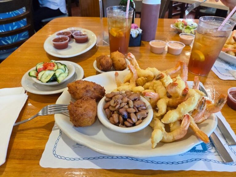 This Unassuming Florida Diner Serves Datil Pepper Shrimp Plates That Road-Trippers Plan Entire Detours Around