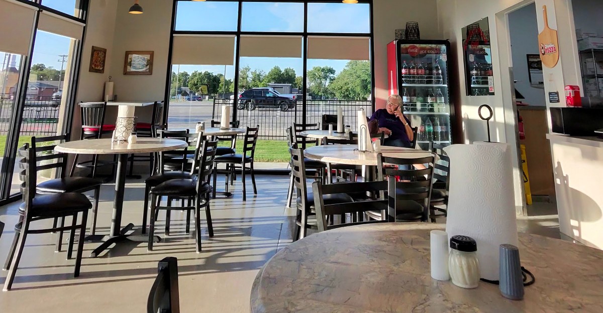 This Kansas Pizzeria Is Drawing Visitors From Far Away For One Standout Slice