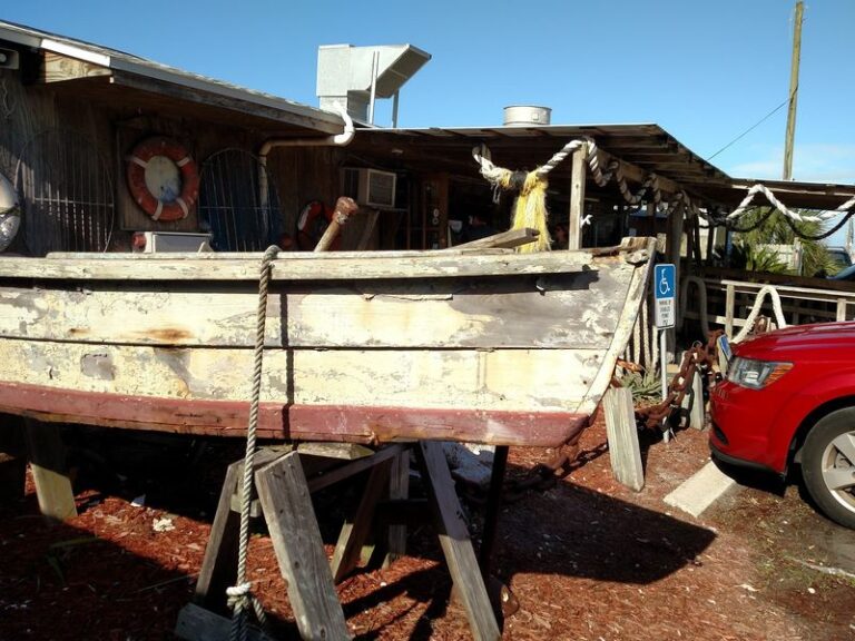 Road-Trippers Keep Detouring to This Florida Riverside Shack for Blue Crabs Steamed by the Dozen