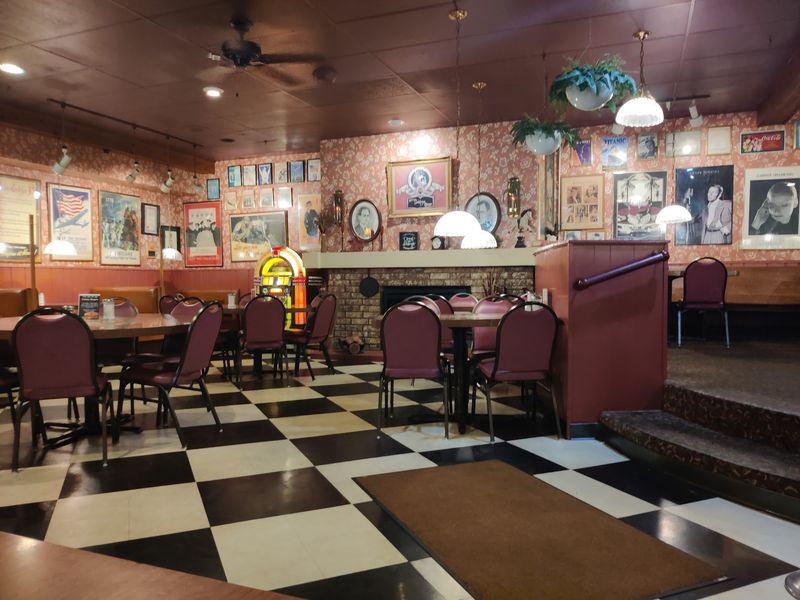 8 Ohio Old-Fashioned Diners Where the Meatloaf Dinner Still Comes With Real Mashed Potatoes