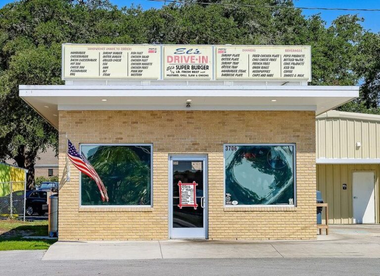 This Unassuming North Carolina Seafood House Serves A Shrimp Burger Worth Driving To The Coast For