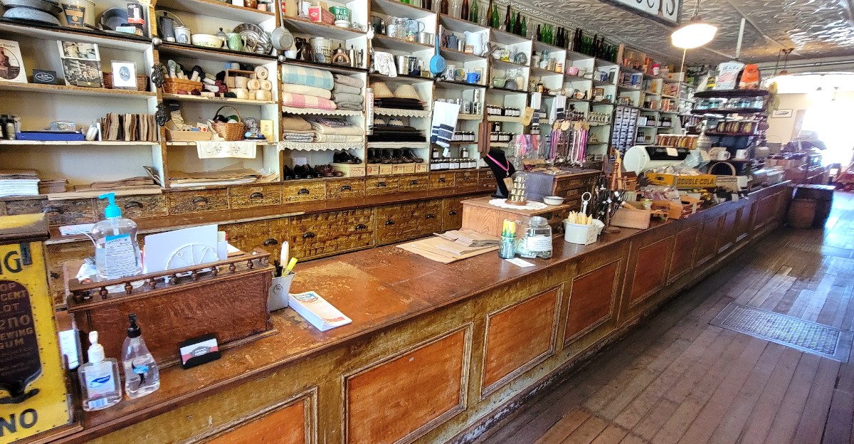 This Historic Iowa Market Has Kept Its Old-School Charm For Decades