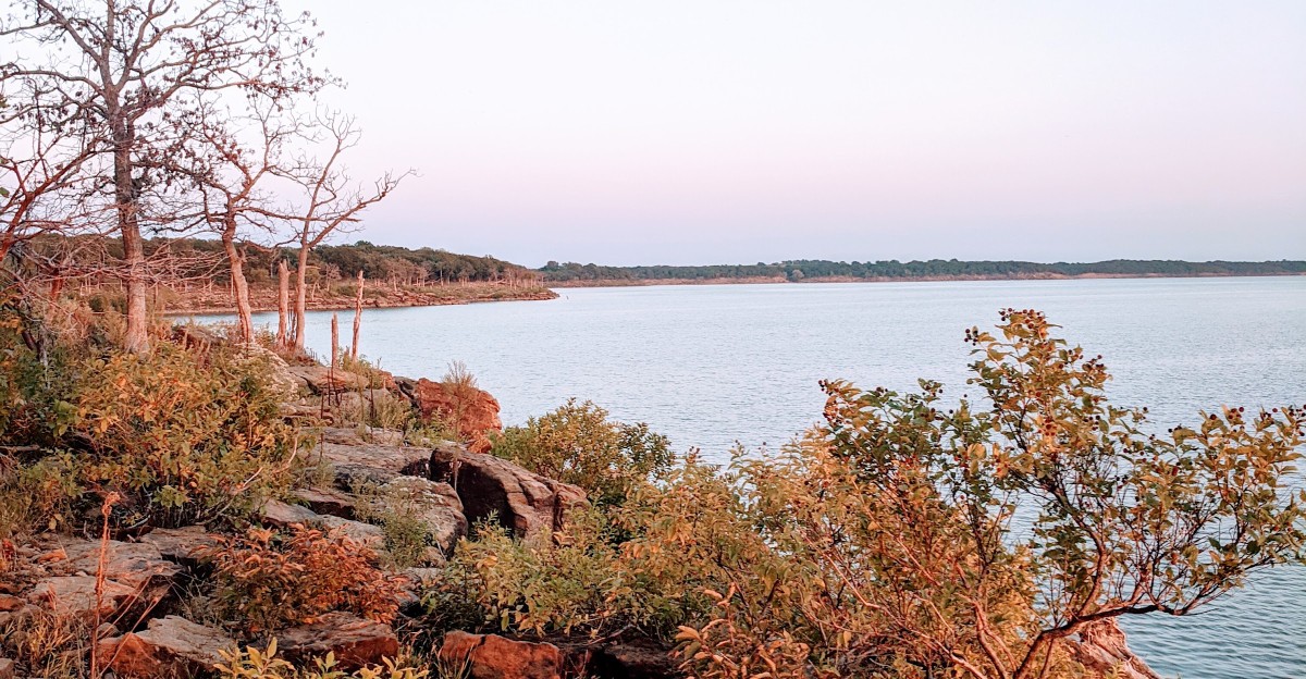 10 Kansas Fall Foliage Trails Locals Avoid Because The Snakes Are Too Active