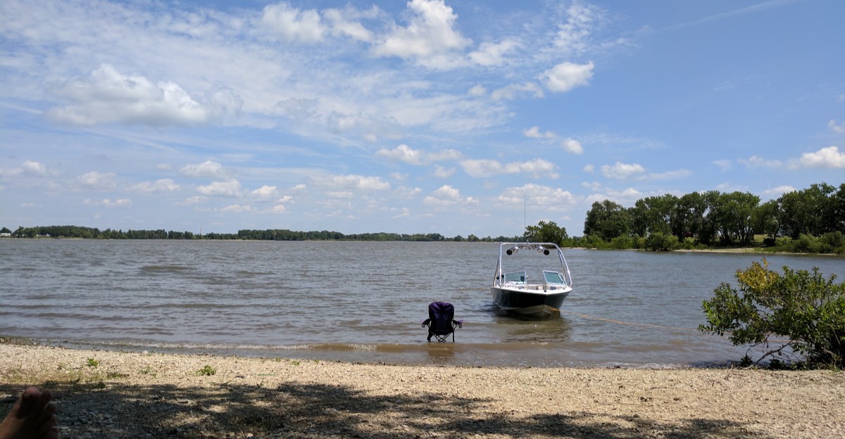 One Of The State’s Largest Public Parks Is A Kansas Road Trip Hiding In Plain Sight