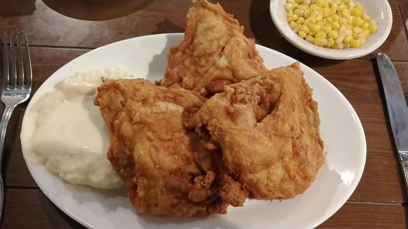 Regulars Swear the Fried Chicken at This Old California Roadhouse Tastes Like Sunday at Grandma’s