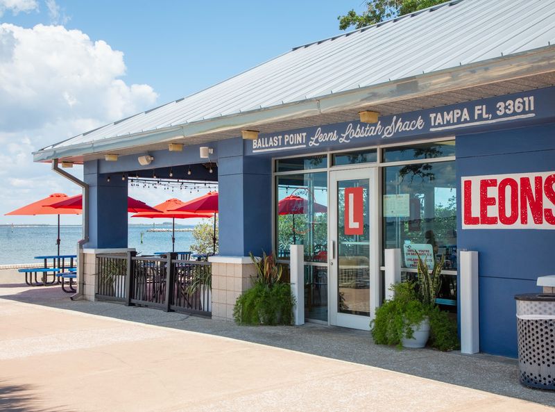 8 Florida Seafood Shacks Where The Clam Chowder Comes Thick, Creamy, And Loaded With Clams